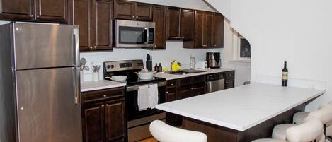 Refrigerador, microondas, horno, placa de cocina