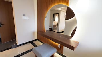 Premium Room, City View | Desk, free WiFi