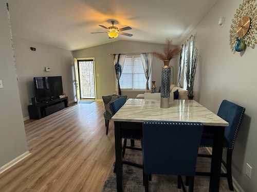 Blue Jay’s Nest
3bed/2bth, quick access to Hwy 29