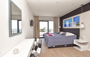 3 bedrooms, travel crib, free WiFi, bed sheets