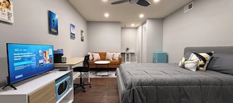 Cozy private entrance studio w/ Golf Course View