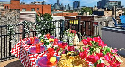 Last-Minute Chicago home with Rooftop Views +Private HOT TUB -Garage-Sleeps 12