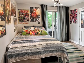 3 bedrooms, desk, iron/ironing board, travel crib