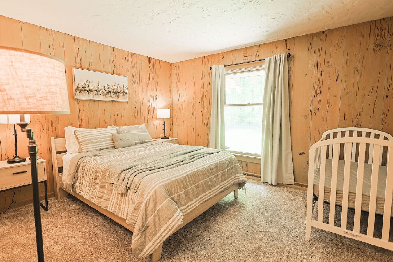 6 bedrooms, iron/ironing board, WiFi, bed sheets