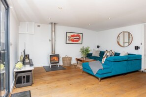 House | 3 bedrooms - River Cabin Mills Cottage - From 450 Per Night (Henley-on-Thames)