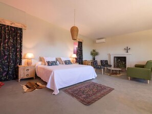 6 chambres, fer et planche à repasser, accès Internet, draps fournis