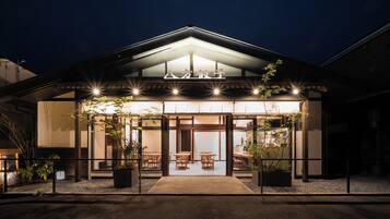 Fachada de la propiedad