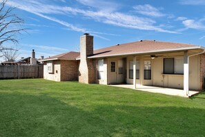 Exterior - 3BR in Epic Central Area near AT&T Cowboy Stadium - Dallas (Grand Prairie)