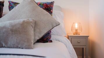 2 bedrooms, iron/ironing board, free WiFi