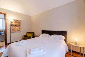 3 bedrooms, iron/ironing board, WiFi, bed sheets - GuestHost - In the heart of the Quadrilatero Romano, this spacious 120 sqm apartment accommodates up to 9 guests. Located on the fourth floor with an elevator (not suitable for disabled people), it features a large terrace perfect for relaxing. The area  (Torino)