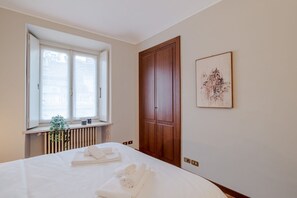 3 bedrooms, iron/ironing board, WiFi, bed sheets - GuestHost - In the heart of the Quadrilatero Romano, this spacious 120 sqm apartment accommodates up to 9 guests. Located on the fourth floor with an elevator (not suitable for disabled people), it features a large terrace perfect for relaxing. The area  (Torino)