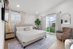 4 habitaciones, tabla de planchar con plancha y cuna de viaje