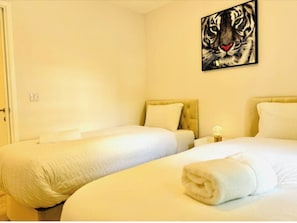 8 Schlafzimmer, Bügeleisen/Bügelbrett, WLAN, Bettwäsche