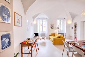 TV - La Dolce Pigna - Old Town, Sanremo, Italy (Sanremo)
