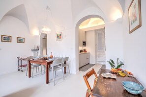 Dining - La Dolce Pigna - Old Town, Sanremo, Italy (Sanremo)