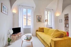 Unclassified image, 3 of 26, button - La Dolce Pigna - Old Town, Sanremo, Italy (Sanremo)
