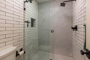 Douche, serviettes fournies