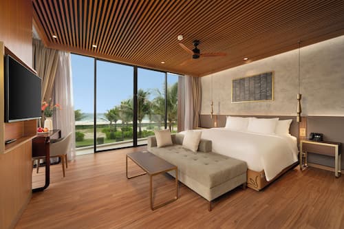 Premium bedding, pillow-top beds, minibar, in-room safe
