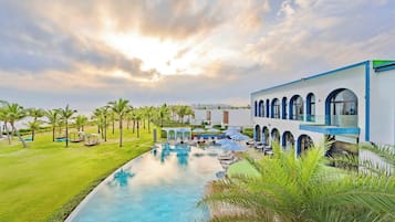 Vista frontal de la propiedad