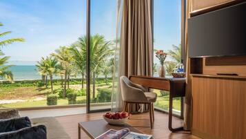 Apartemen Mewah, pemandangan samudra | Seprai premium, bantalan ekstra lembut, minibar, dan brankas