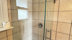 Double Room, 2 Queen Beds, Microwave, Ground Floor | Bathroom | Separate tub and shower, towels, soap, shampoo - Confessions INN The Rain (Niagara Falls)