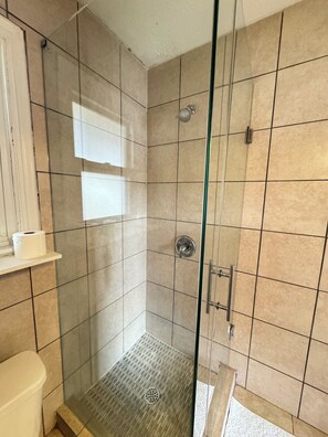 Double Room, 2 Queen Beds, Microwave, Ground Floor | Bathroom - Confessions INN The Rain (Niagara Falls)