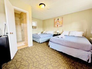 Double Room, 2 Queen Beds, Microwave, Ground Floor - Confessions INN The Rain (Niagara Falls)