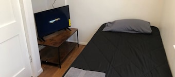 3-bed house, parking, near NYC bus/train