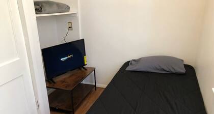 3-bed house, parking, near NYC bus/train