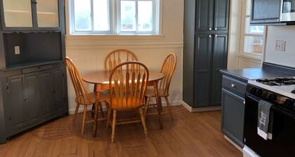 Entire 3-bedroom house, free parking, convenient to NYC bus and train