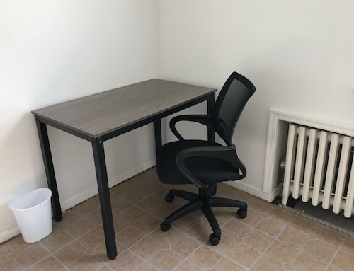 Entire 3-bedroom house, free parking, convenient to NYC bus and train
