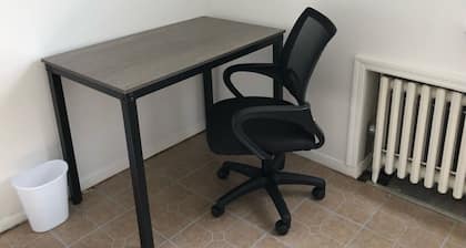 Entire 3-bedroom house, free parking, convenient to NYC bus and train