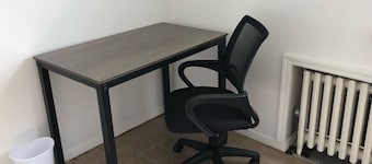 Entire 3-bedroom house, free parking, convenient to NYC bus and train