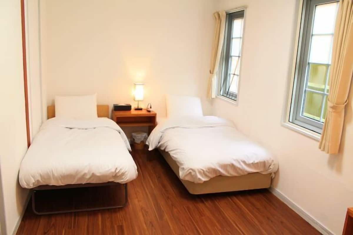 Down duvets, free WiFi