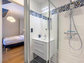 Hair dryer, towels