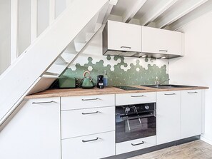 Fridge, microwave, oven, cookware/dishes/utensils