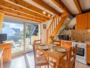 Fridge, microwave, oven, cookware/dishes/utensils