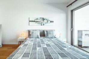 3 chambres, fer et planche à repasser, lit de bébé portatif