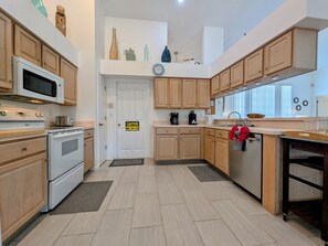 Fridge, microwave, oven, stovetop - Josiane's Chic Oasis (Davenport)