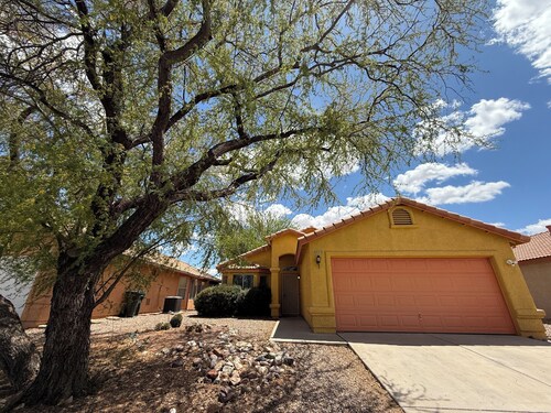 Charming 2-bedroom house in lovely Sierra Vista with WiFi, AC