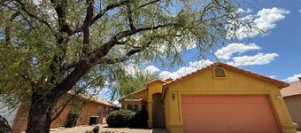 Charming 2-bedroom house in lovely Sierra Vista with WiFi, AC