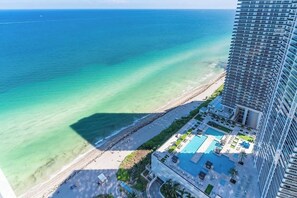 Exterior - 39th Floor Oceanfront Penthouse with Pool & Gym (Hollywood)