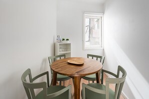 Dining - GuestReady - Oporto Old Town House 2 (Porto)