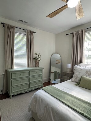 1 bedroom, desk, iron/ironing board, free WiFi - Classic Meets Contemporary- A Pink & Green Haven in the Heart of Charleston (Charleston)