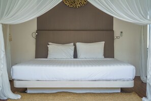 5 bedrooms, iron/ironing board, Internet, bed sheets
