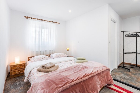 1 habitación, internet y ropa de cama 