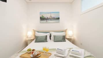 1 habitación, tabla de planchar con plancha, wifi gratis y ropa de cama