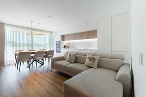 TV, fireplace - GuestReady - A charming place in a private condo (Apúlia e Fão)