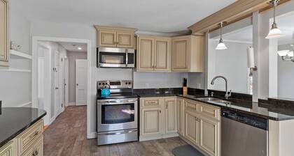 Charming 3-bedroom house in Methuen; minutes to Boston & NH region