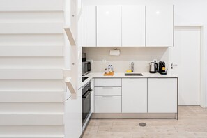 Réfrigérateur, micro-ondes, four, lave-vaisselle